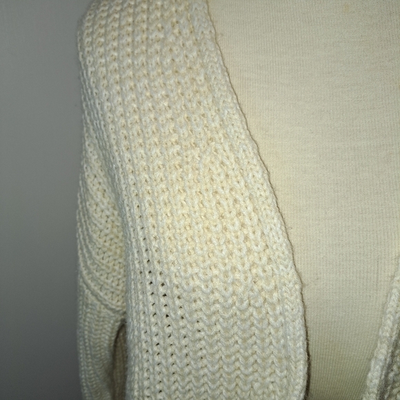 Foreve21 Knitted Cardigan Size Small - Picture 5 of 9